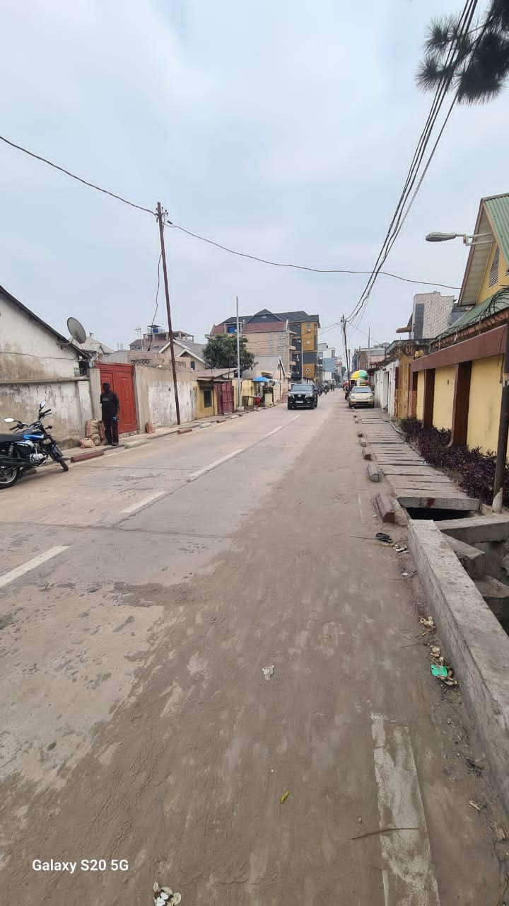 scaled_1001923782 Parcelle-Terrain à Vendre – Lingwala, Kinshasa