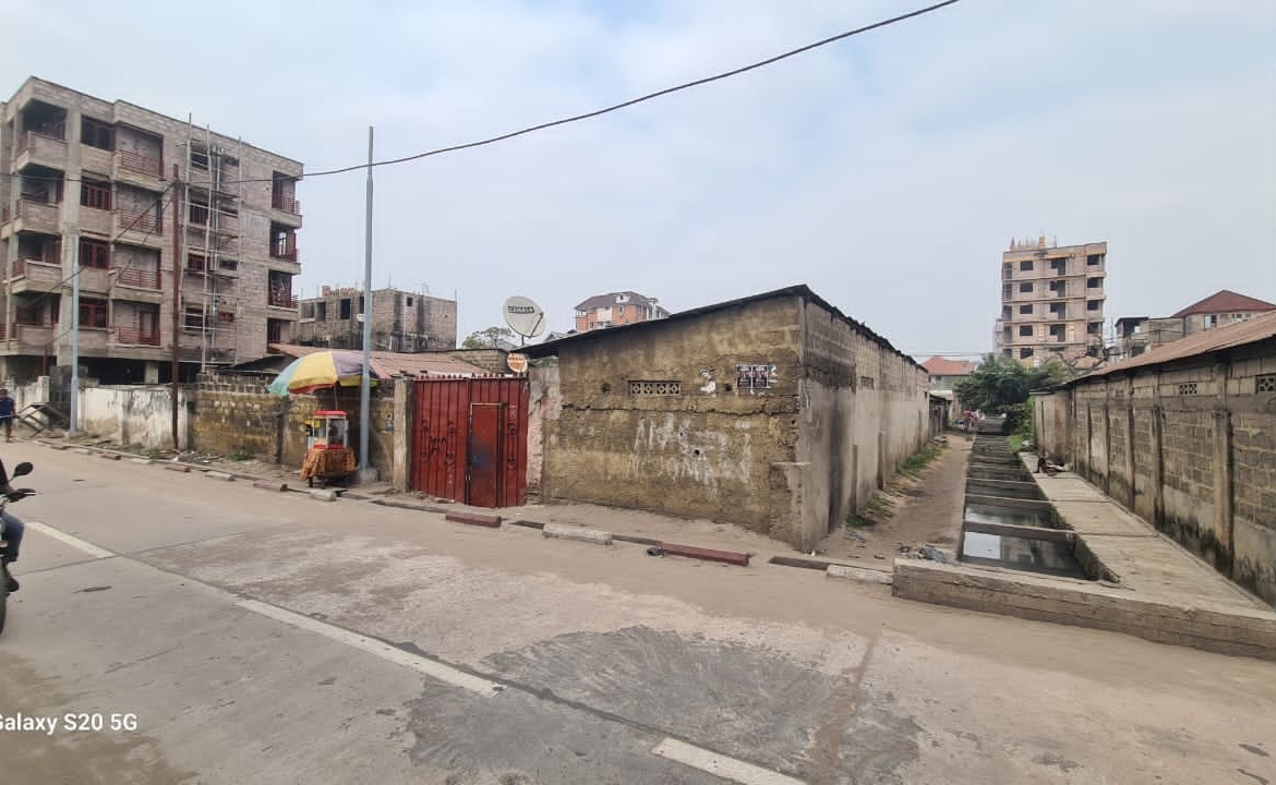 Parcelle-Terrain à Vendre – Lingwala, Kinshasa