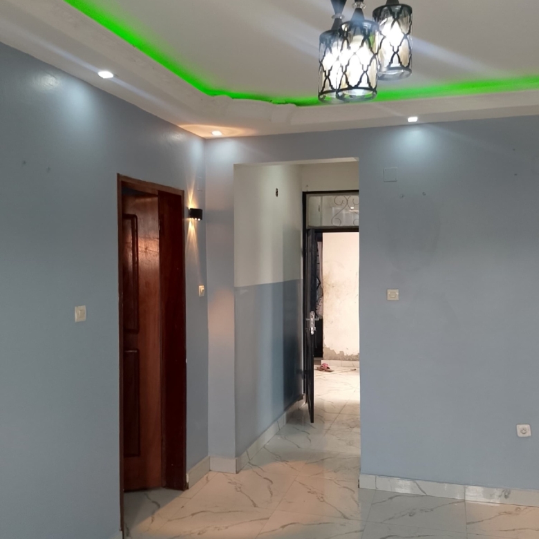 Scaled 1001946745