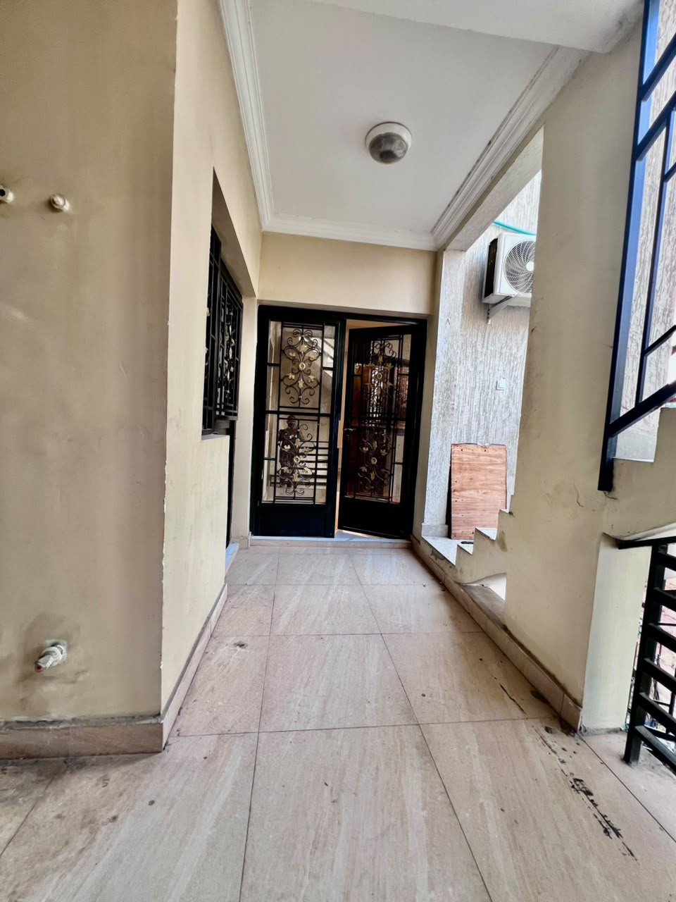 scaled_1001961961 Appartement à Louer – Ngaliema, Kinshasa