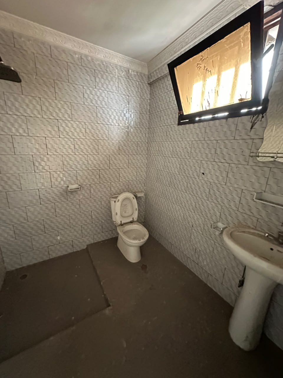 scaled_1001961988 Appartement à Louer – Lingwala, Kinshasa
