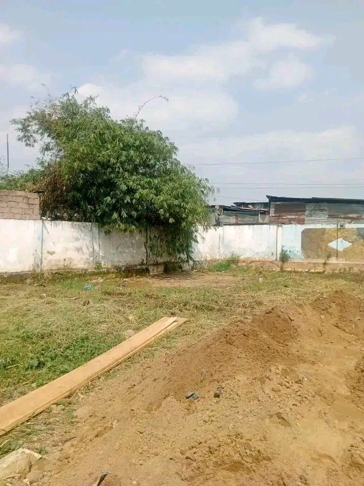 scaled_1006559144 Parcelle-Terrain à Vendre – Kintambo, Kinshasa