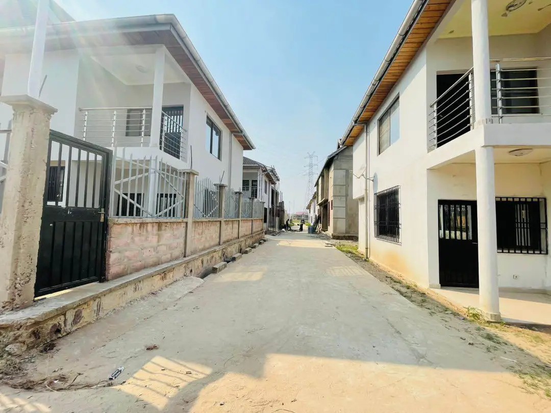 scaled_1006560536 Parcelle-Terrain à Vendre – Mbudi, Kinshasa