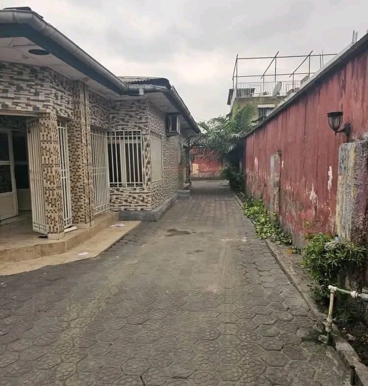 Parcelle-Terrain à Louer – Limete, Kinshasa