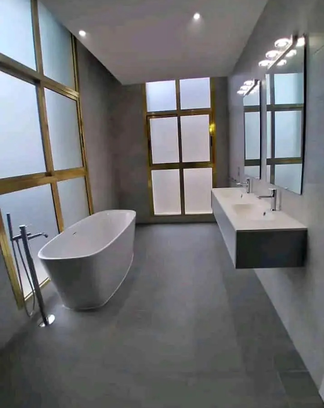 scaled_1006567382 Appartement à Louer – Gombe, Kinshasa