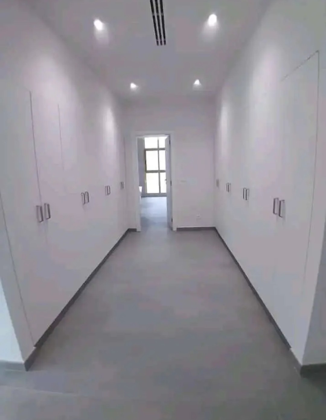 scaled_1006567384 Appartement à Louer – Gombe, Kinshasa