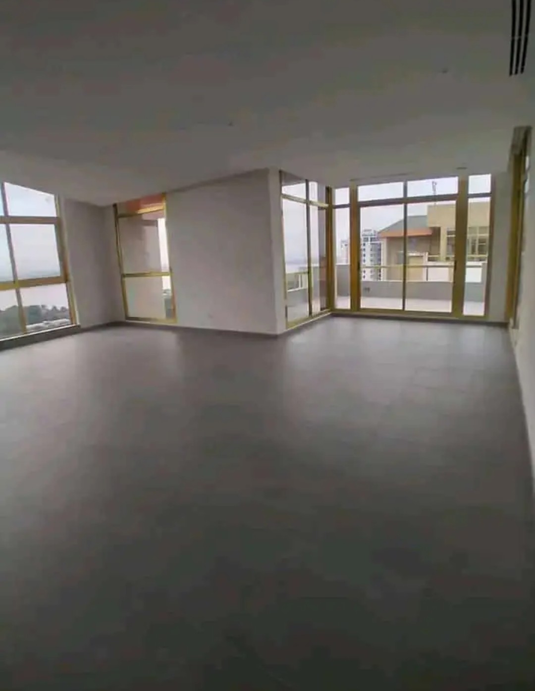 scaled_1006567386 Appartement à Louer – Gombe, Kinshasa