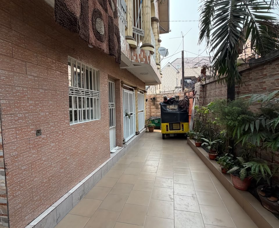 PARCELLE À VENDRE À KINSHASA LIMETE 18 IÈME RUE INDUSTRIELLE