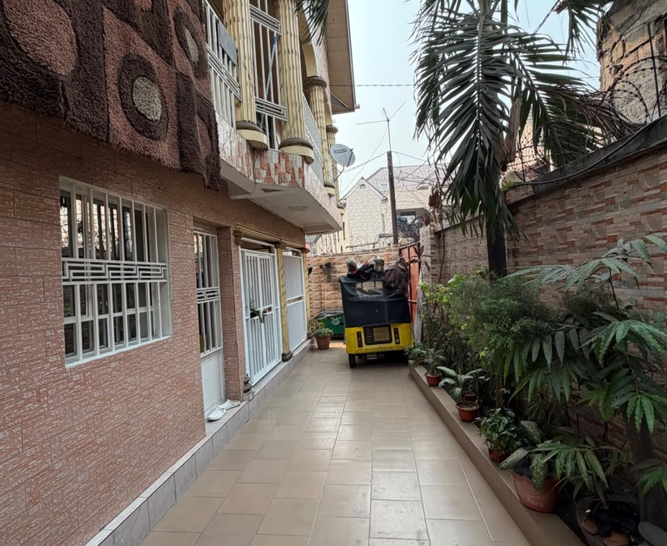 PARCELLE À VENDRE À KINSHASA LIMETE 18 IÈME RUE INDUSTRIELLE