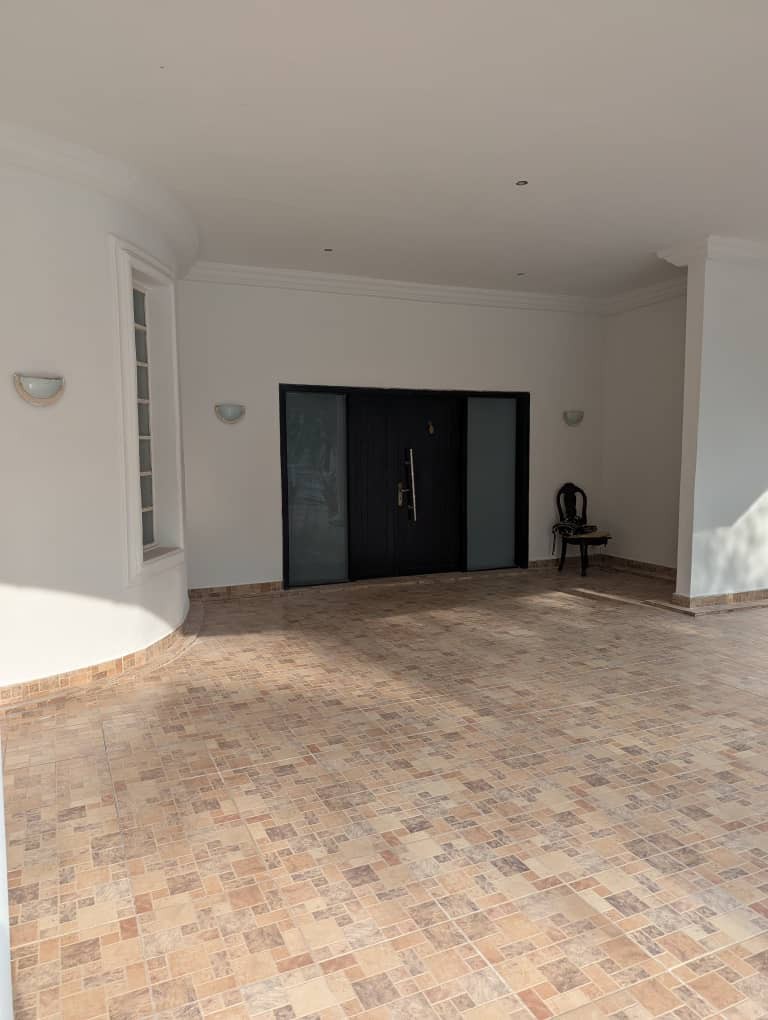 VILLA À LOUER À GOMBE SOCIMAT KINSHASA RD CONGO