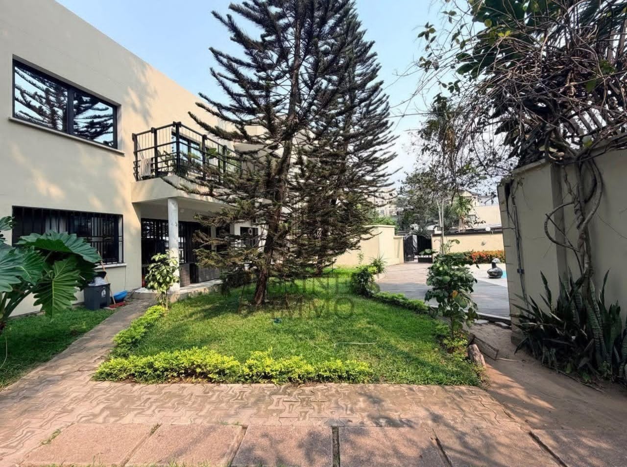 scaled_1007078480 Villa à Vendre – Gombe, Kinshasa