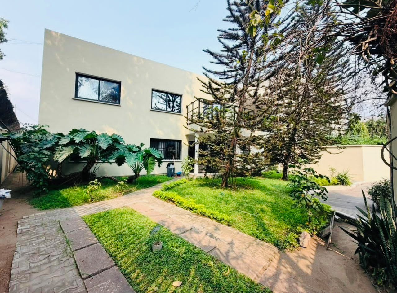 scaled_1007078481 Villa à Vendre – Gombe, Kinshasa