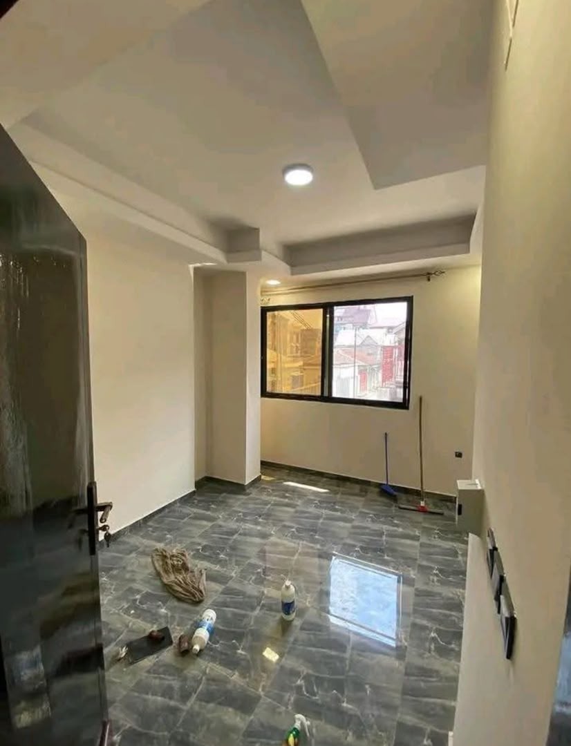 scaled_1007079782 Immeuble à Vendre – Lingwala, Kinshasa