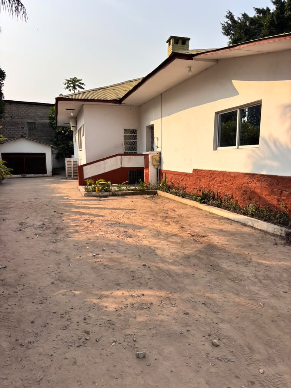 scaled_1007251997 Villa à Louer – Macampagne, Kinshasa