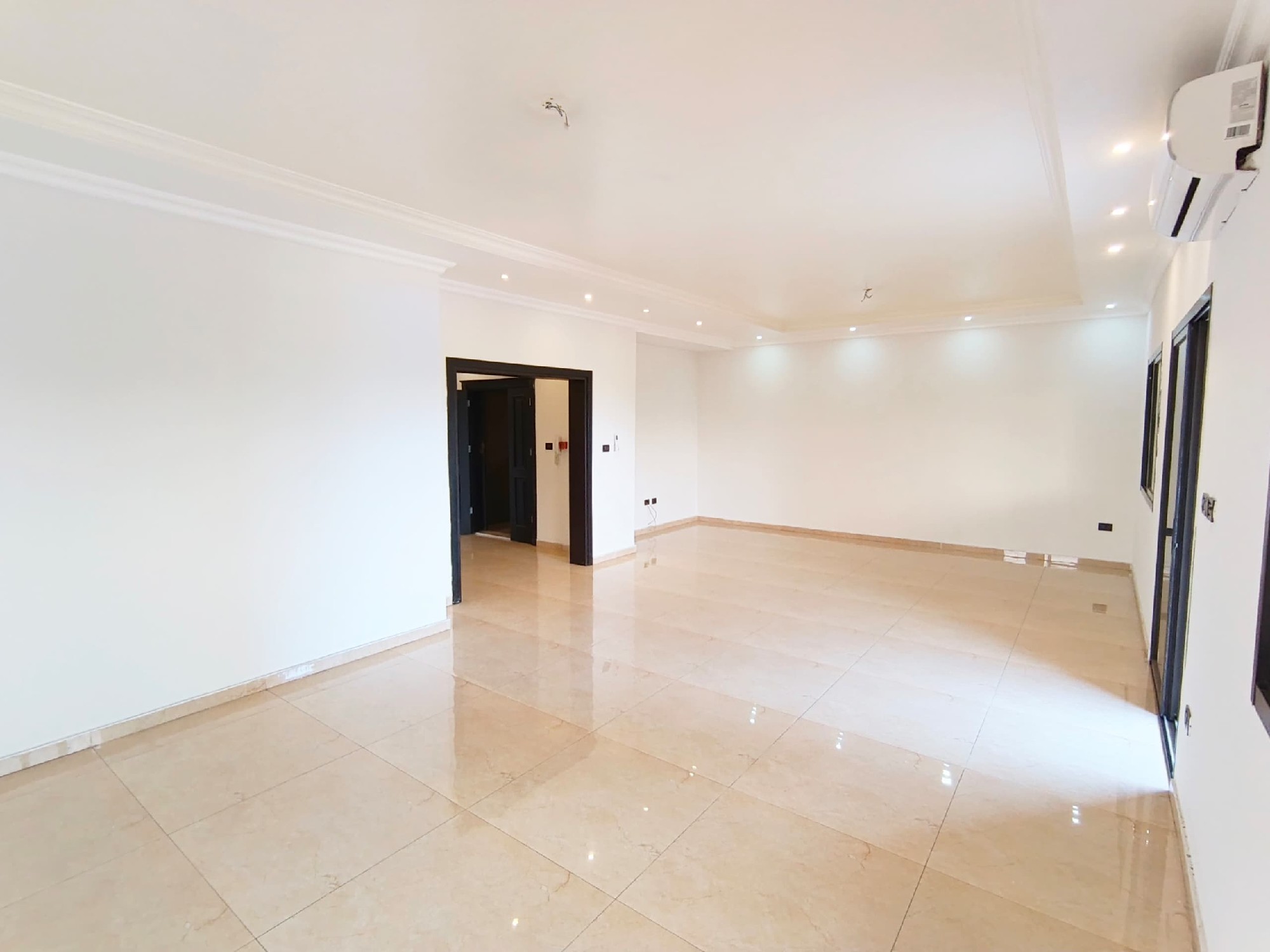 scaled_1007252317 Appartement Meublé à Louer – Gombe, Kinshasa