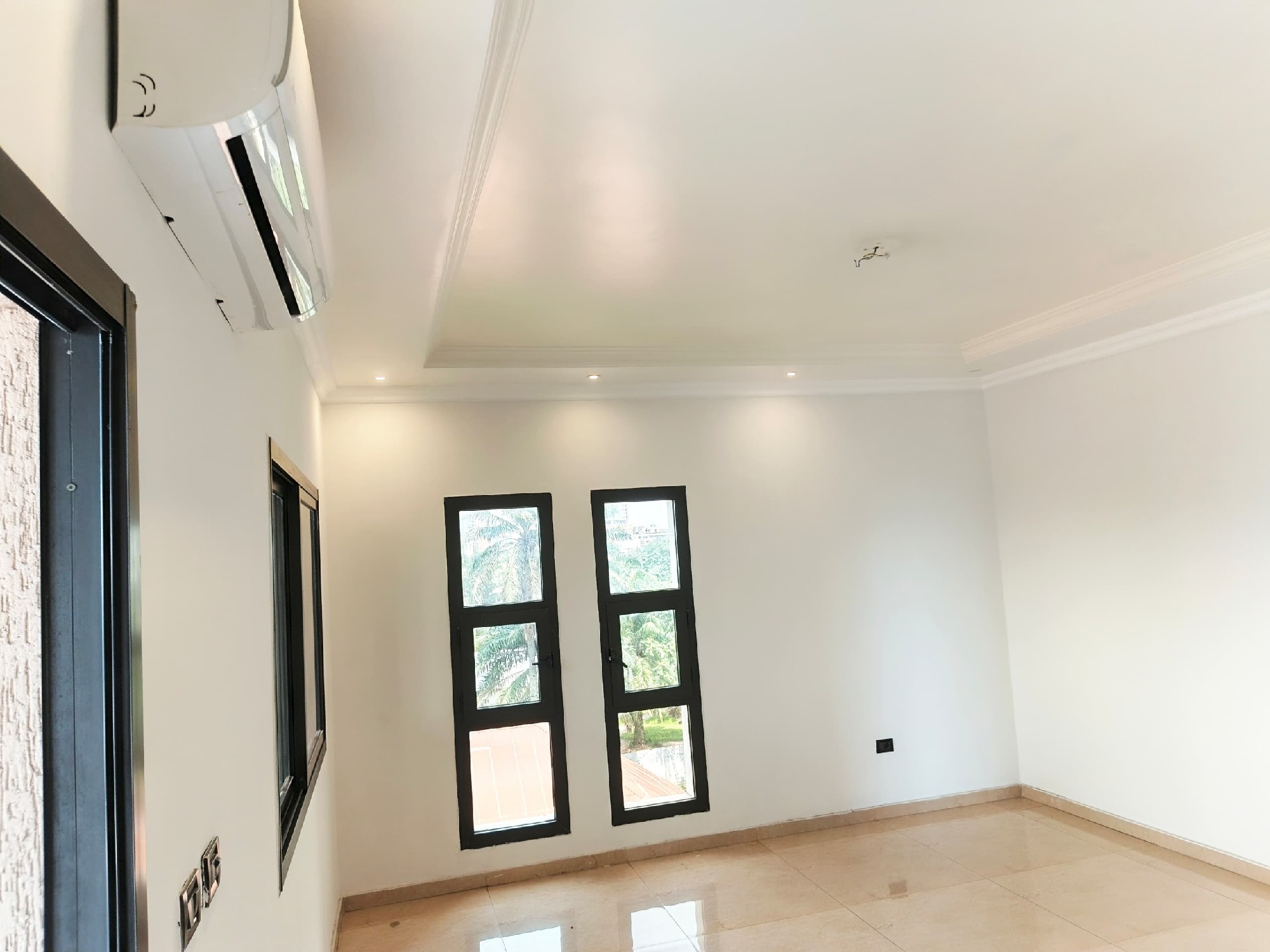 scaled_1007252320 Appartement Meublé à Louer – Gombe, Kinshasa