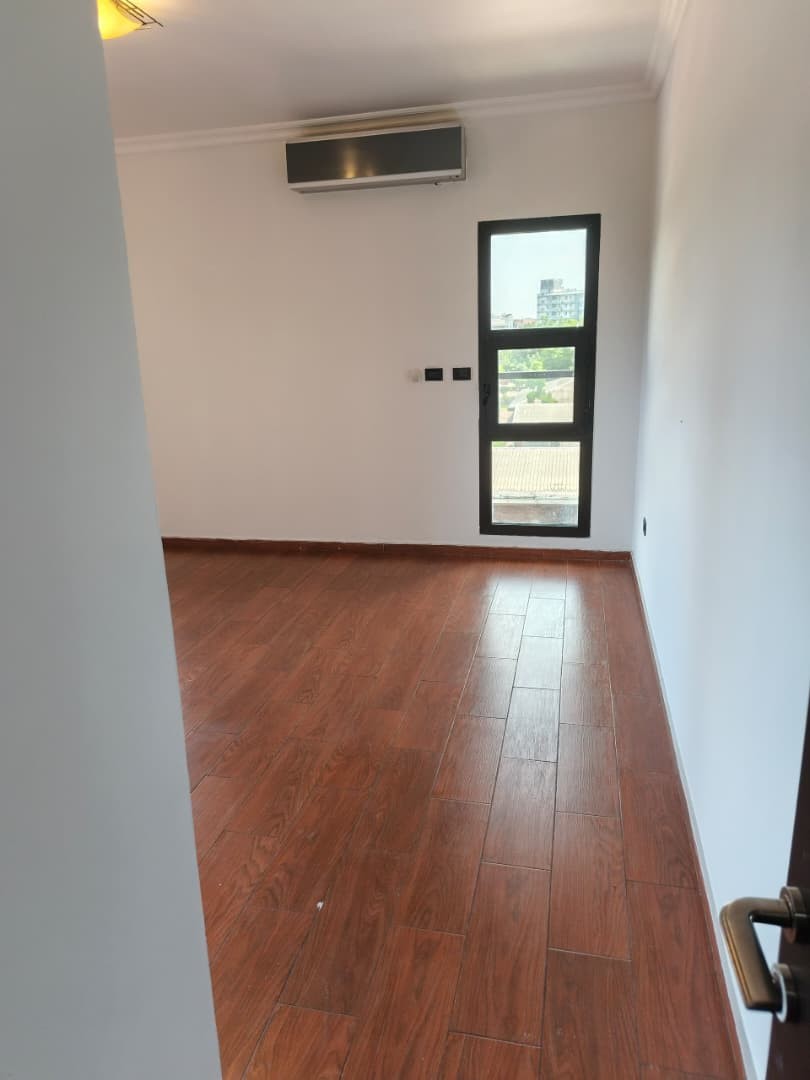scaled_1007252334 Appartement Meublé à Louer – Gombe, Kinshasa