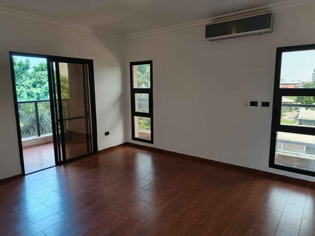 scaled_1007252335 Appartement Meublé à Louer – Gombe, Kinshasa
