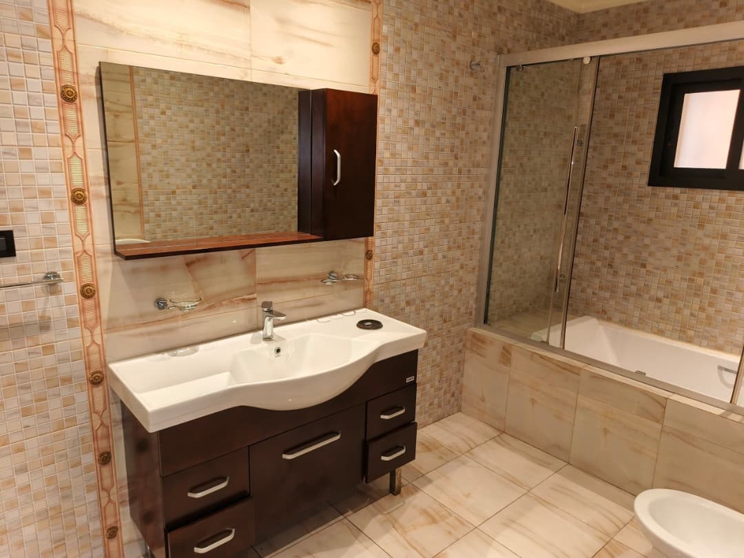 scaled_1007252336 Appartement Meublé à Louer – Gombe, Kinshasa