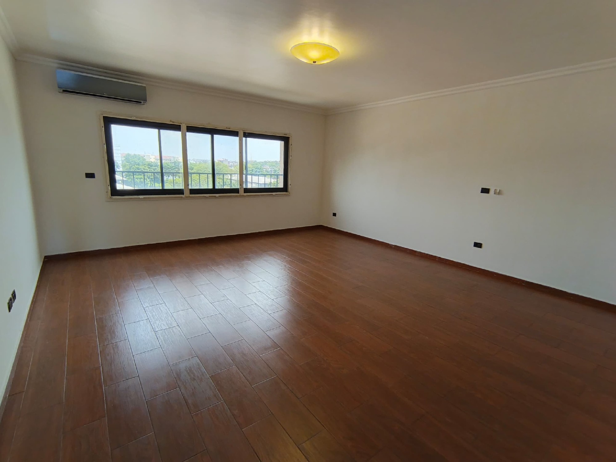 scaled_1007252339 Appartement Meublé à Louer – Gombe, Kinshasa
