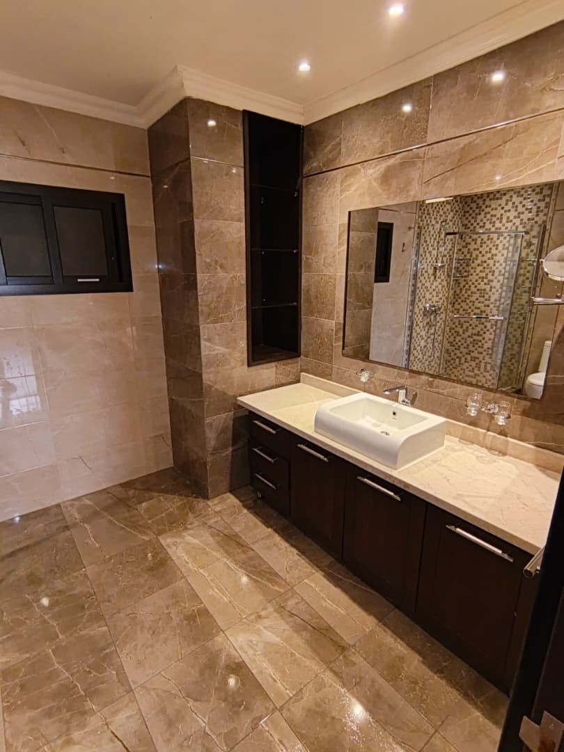scaled_1007252342 Appartement Meublé à Louer – Gombe, Kinshasa