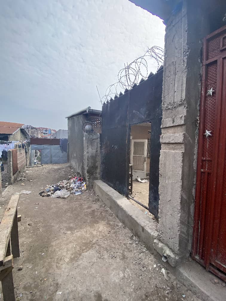 scaled_1007783249 Parcelle-Terrain à Vendre – Barumbu, Kinshasa