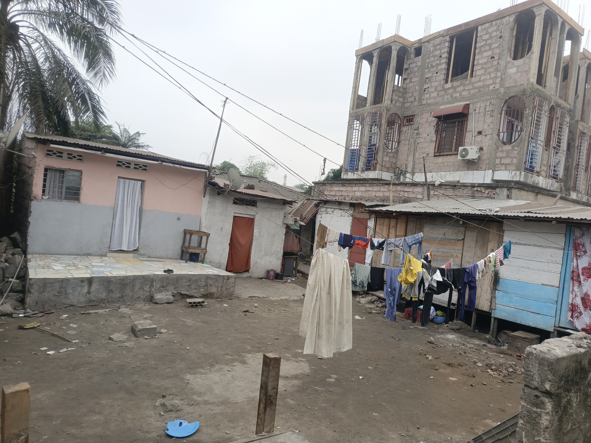 scaled_1007796392 Parcelle-Terrain à Vendre – Limete, Kinshasa