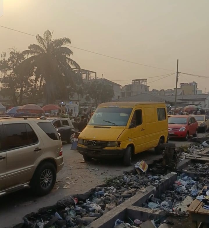 Parcelle à vendre à Barumbu sur macadam