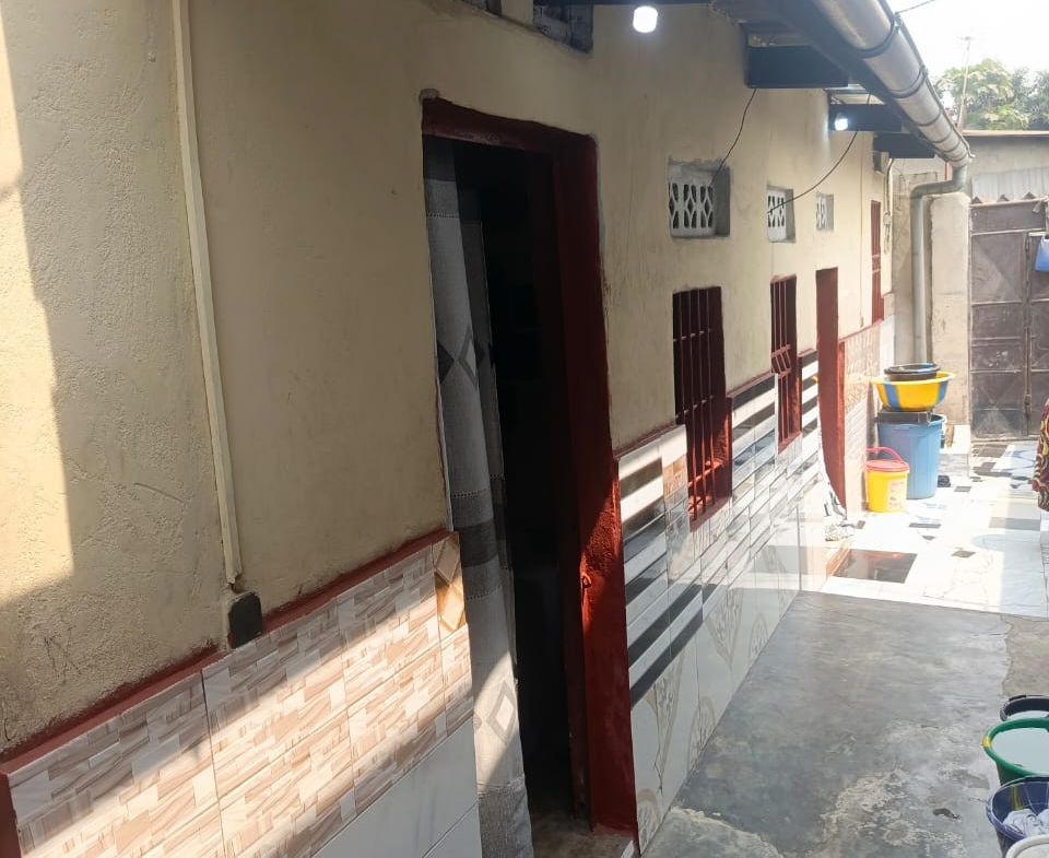 PARCELLE TYPE LOCATIF AVEC 3 PORTES À VENDRE À N’DJILI