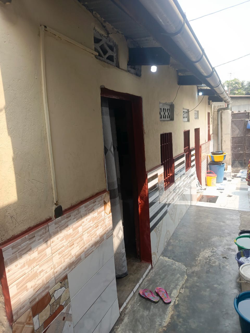 PARCELLE TYPE LOCATIF AVEC 3 PORTES À VENDRE À N’DJILI