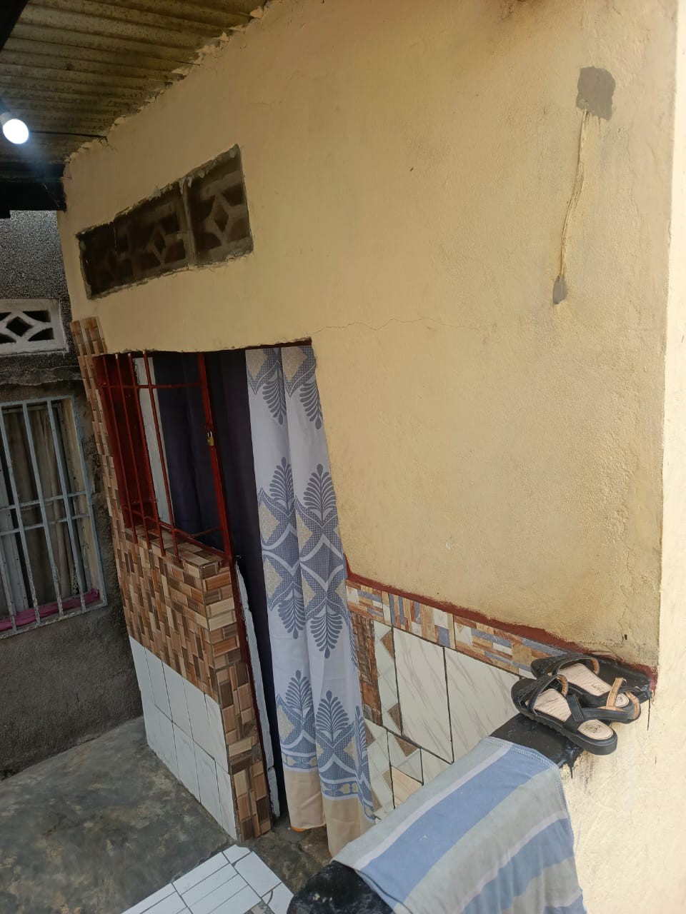 PARCELLE TYPE LOCATIF AVEC 3 PORTES À VENDRE À N’DJILI