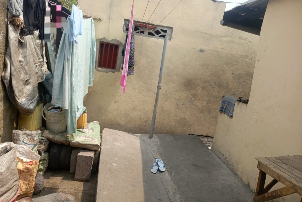 PARCELLE TYPE LOCATIF AVEC 3 PORTES À VENDRE À N’DJILI