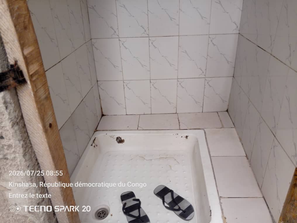 Parcelle à vendre à Terre Jaune (N’Sele) – 120 m² avec deux logements – 20 000 USD à discuter