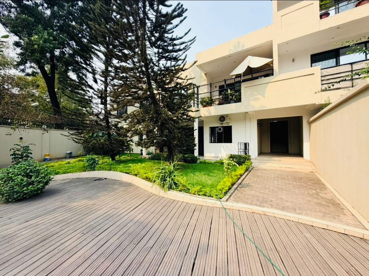 scaled_1646516 Villa à Vendre – Gombe, Kinshasa