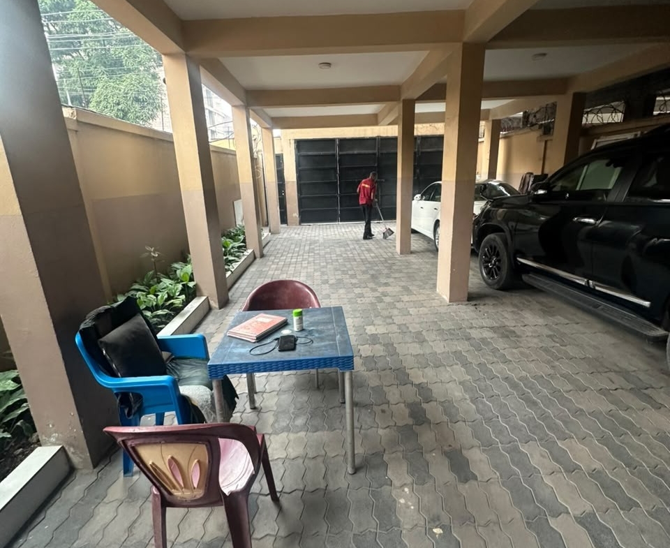 vente d’un immeuble de R+3 dans la commune de lingwala reference academi de beaux art