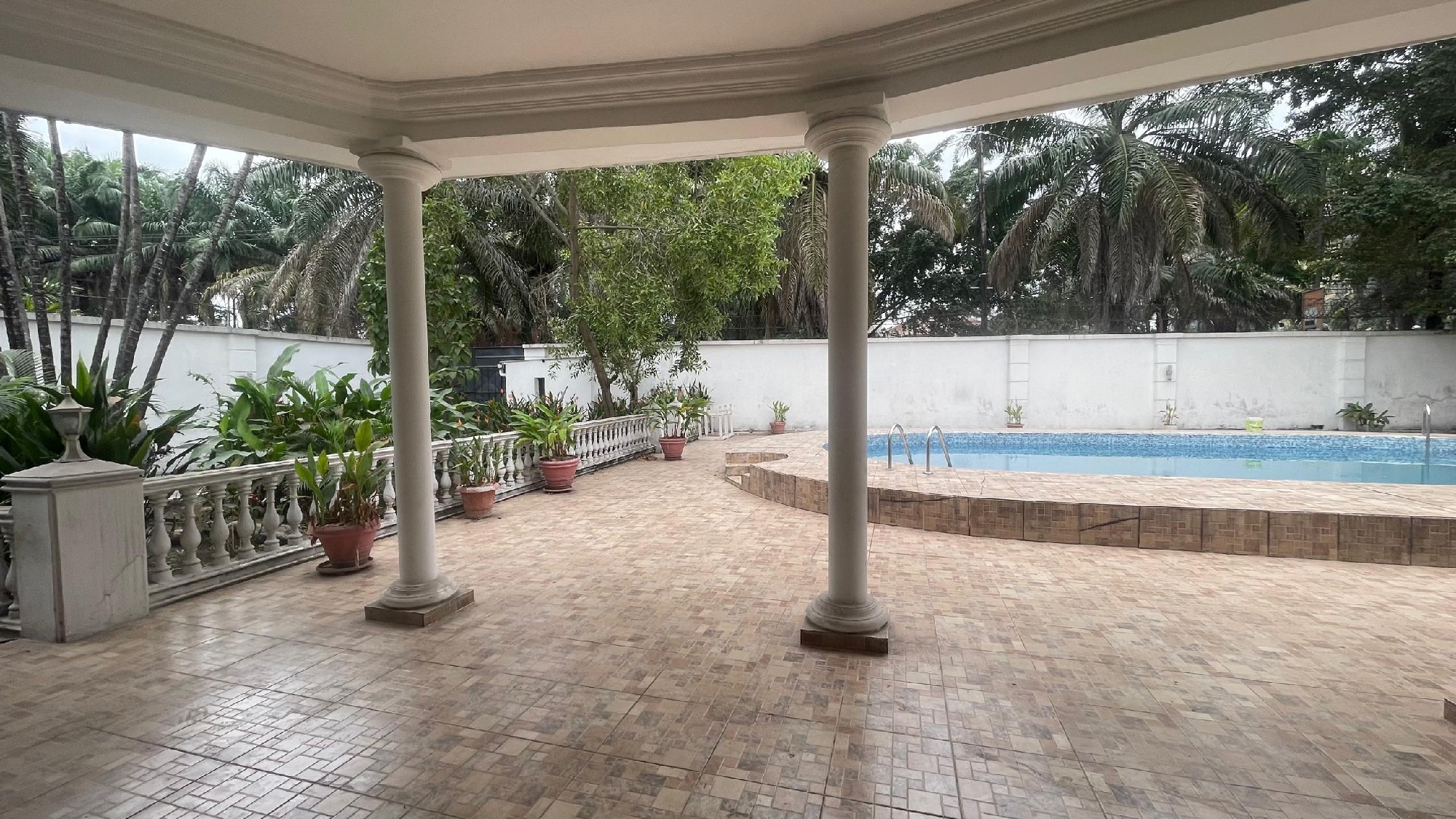 scaled_325129 Villa à Louer – Gombe, Kinshasa