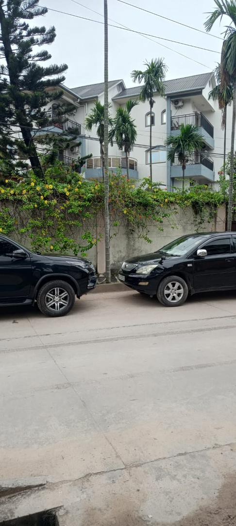 scaled_391435 Immeuble à Vendre – Gombe, Kinshasa
