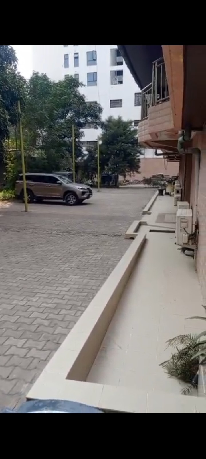 scaled_483581 Parcelle-Terrain à Vendre – Gombe, Kinshasa