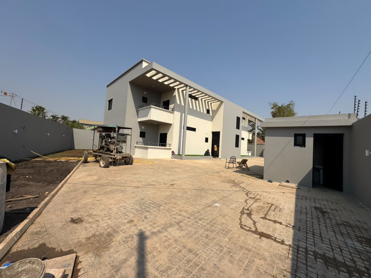 A LOUER 4 APPARTEMENT IDENTIQUE A LUBUMBASHI